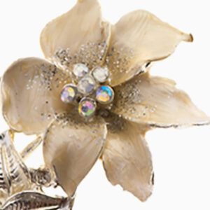 A close up of the flower on a gold colored brooch